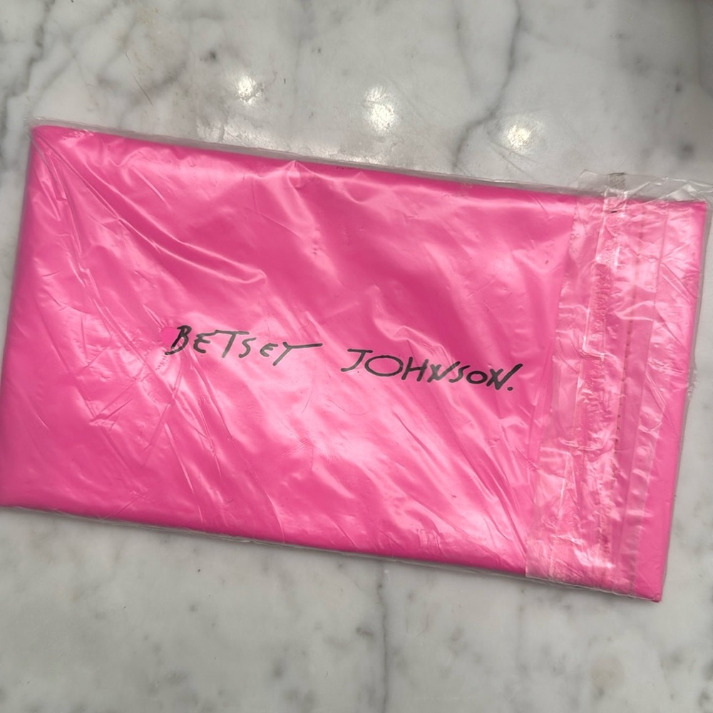 Betsey Johnson Sunglasses Case, Pinch Top, Pink